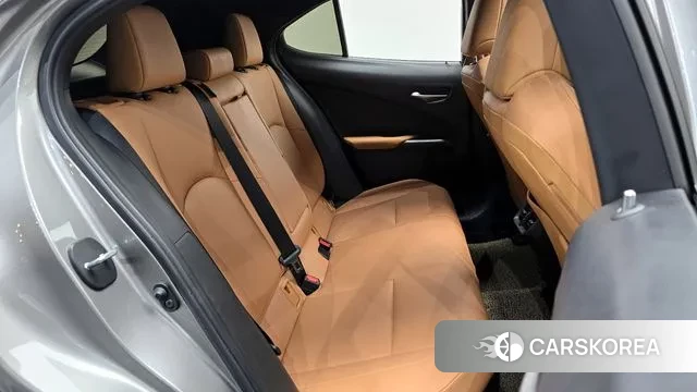 Lexus UX300h 2024 Серебристо-серый из Кореи, фото 3