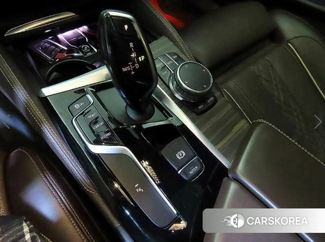 BMW 5 Series (G30) 2018 Серебристо-серый из Кореи, фото 3