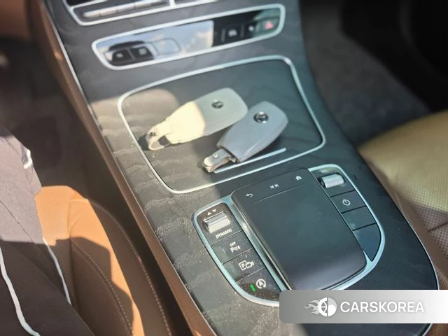 Mercedes-Benz E-Class W213 2023 Белый из Кореи, фото 3