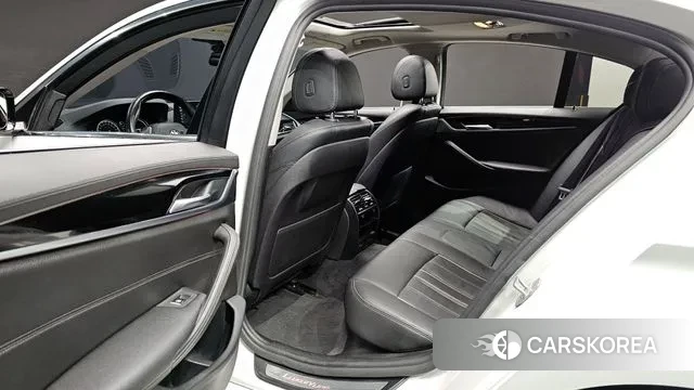 BMW 5 Series (G30) 2018 Белый из Кореи, фото 3