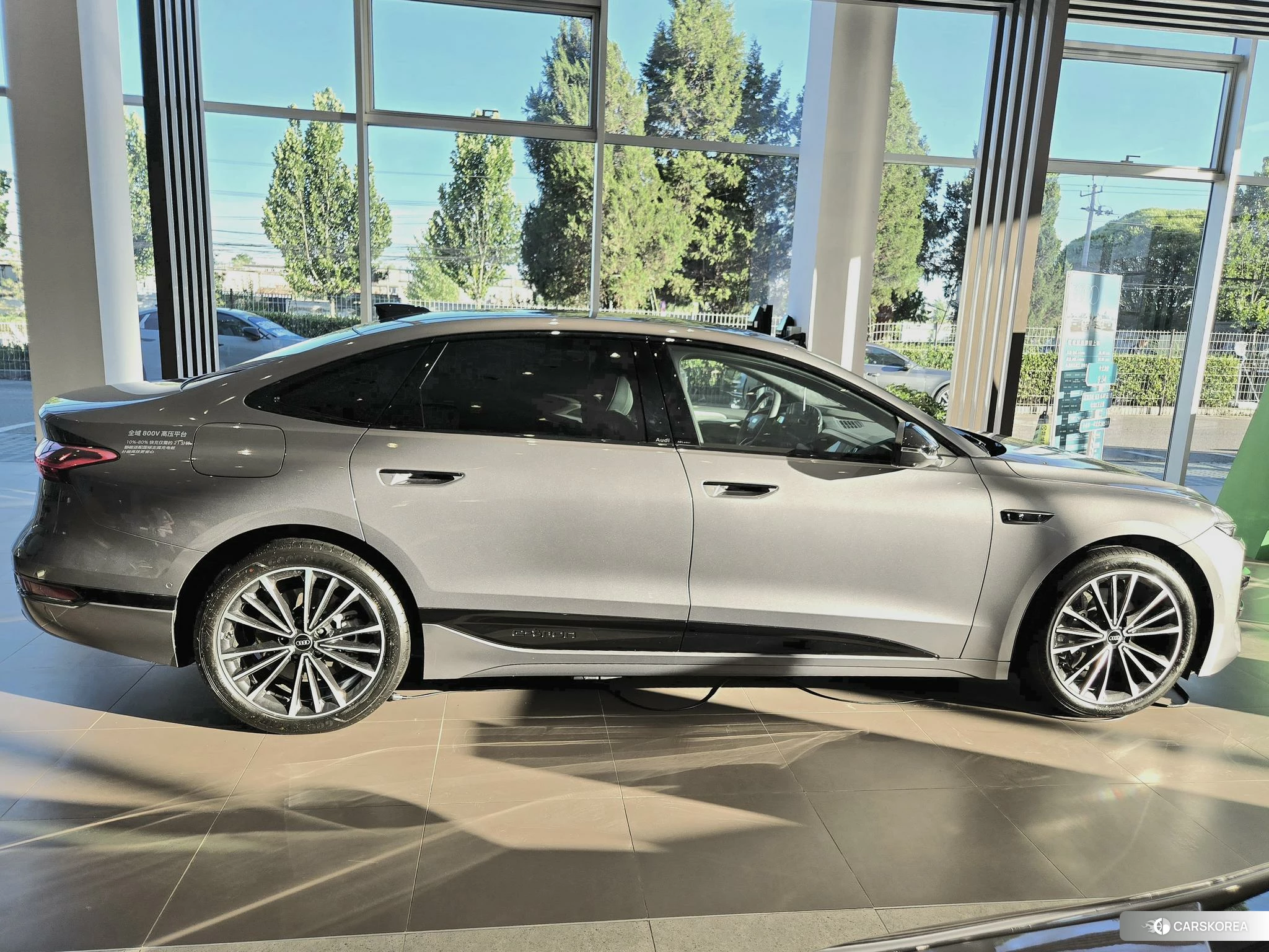 Audi A6L e-tron 2026 Серебристо-серый из Китая, фото 3