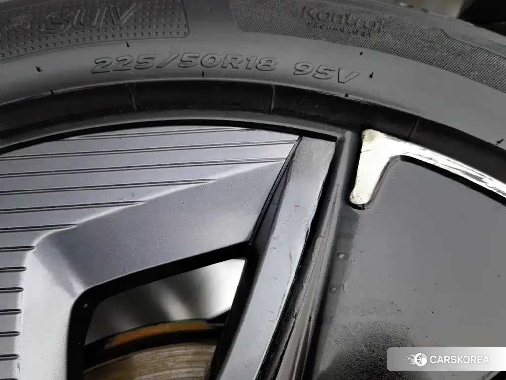 Toyota bZ3 2023 Silver/gray из Китая, фото 3