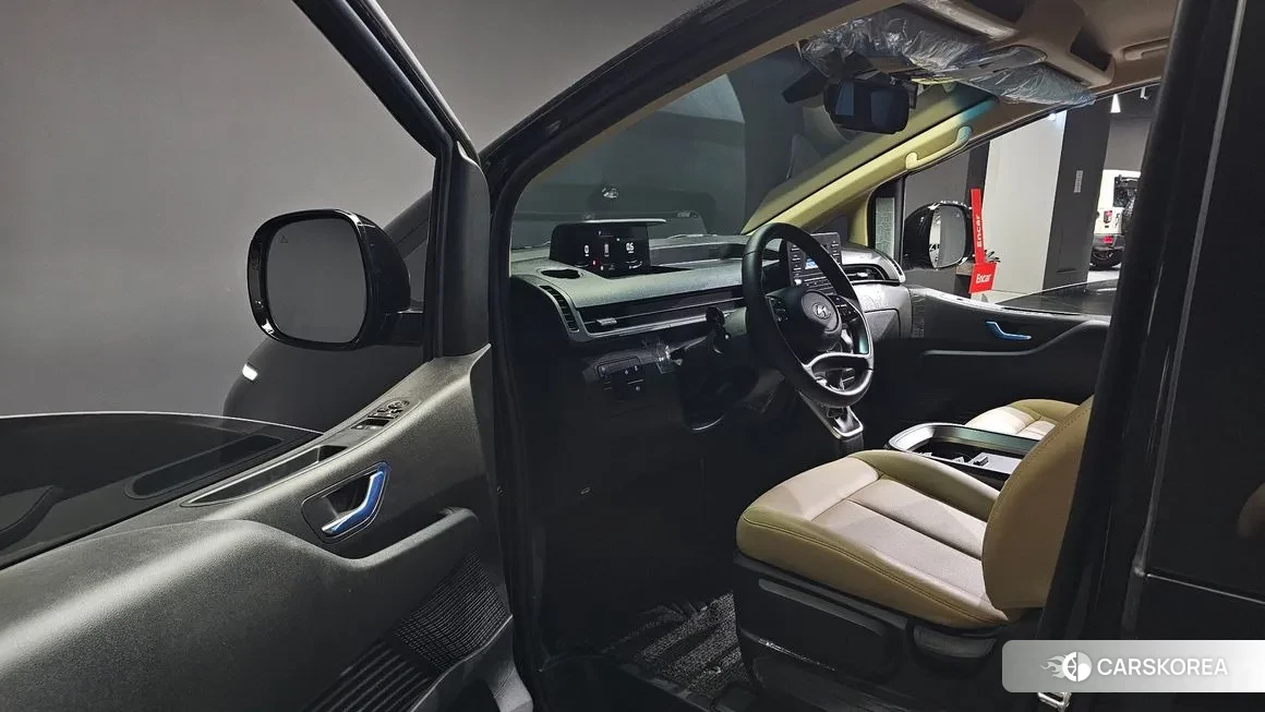 Hyundai Staria 2022 Черный из Кореи, фото 3