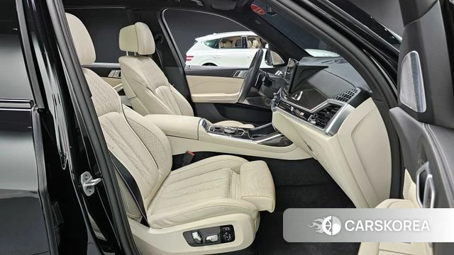 BMW X7 (G07) 2025 Черный из Кореи, фото 3