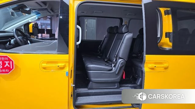 Hyundai Staria 2024 Желтый из Кореи, фото 3