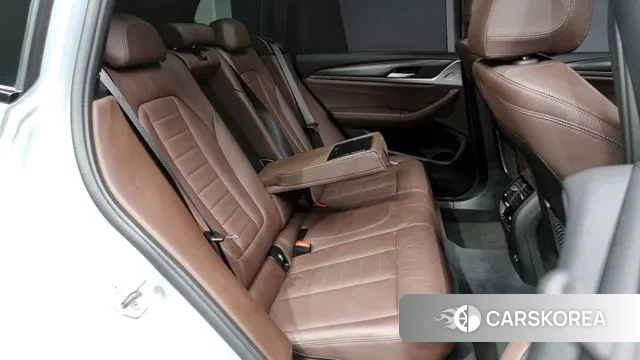 BMW X3 (G01) 2023 Светло-серебряный цвет из Кореи, фото 3