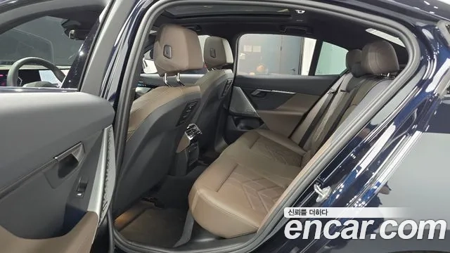 BMW 5 Series (G60) 2024 Черный из Кореи, фото 3