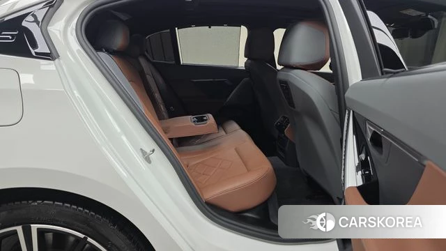BMW 5 Series (G60) 2025 Белый из Кореи, фото 3