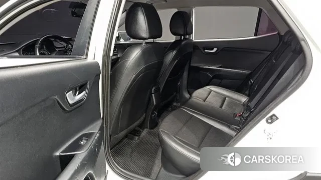 Kia Stonic 2018 Белый из Кореи, фото 3