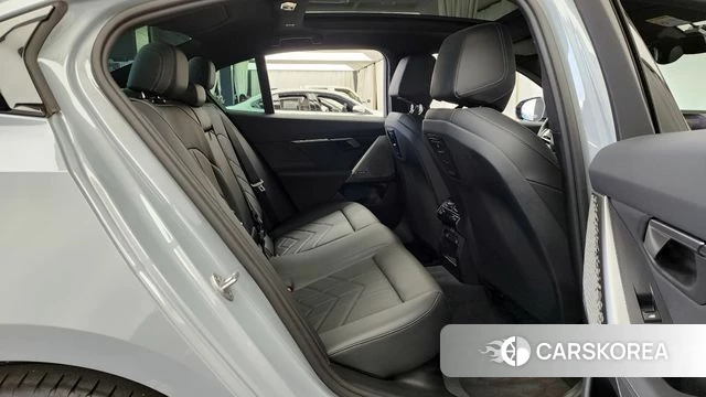 BMW 5 Series (G60) 2025 Светло-серебряный цвет из Кореи, фото 3