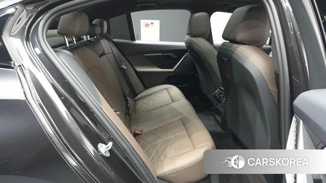 BMW 5 Series (G60) 2025 Серый из Кореи, фото 3