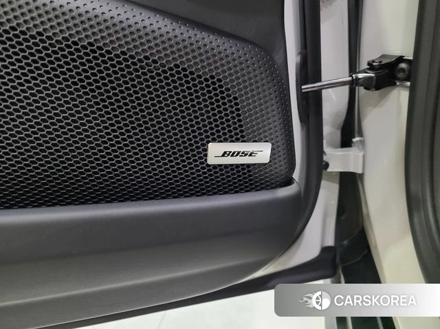 Porsche Panamera (976) 2024 Жемчужный цвет из Кореи, фото 3