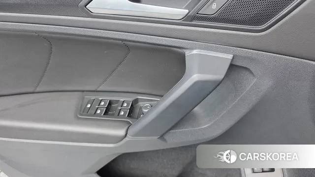 Volkswagen Tiguan second Generation 2022 Серебряный из Кореи, фото 3