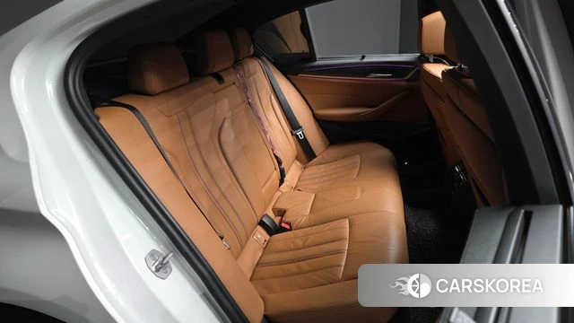 BMW 5 Series (G30) 2023 Белый из Кореи, фото 3