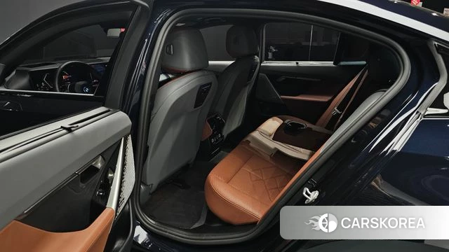 BMW 5 Series (G60) 2025 Черный из Кореи, фото 3