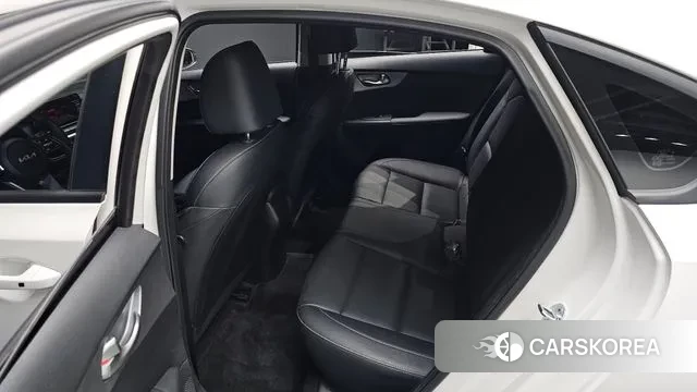 Kia The New K3 2nd generation 2021 Белый из Кореи, фото 3