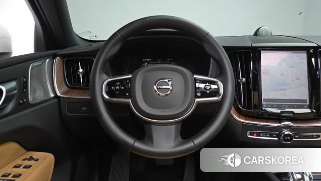 Volvo XC60 second Generation 2023 Белый из Кореи, фото 3