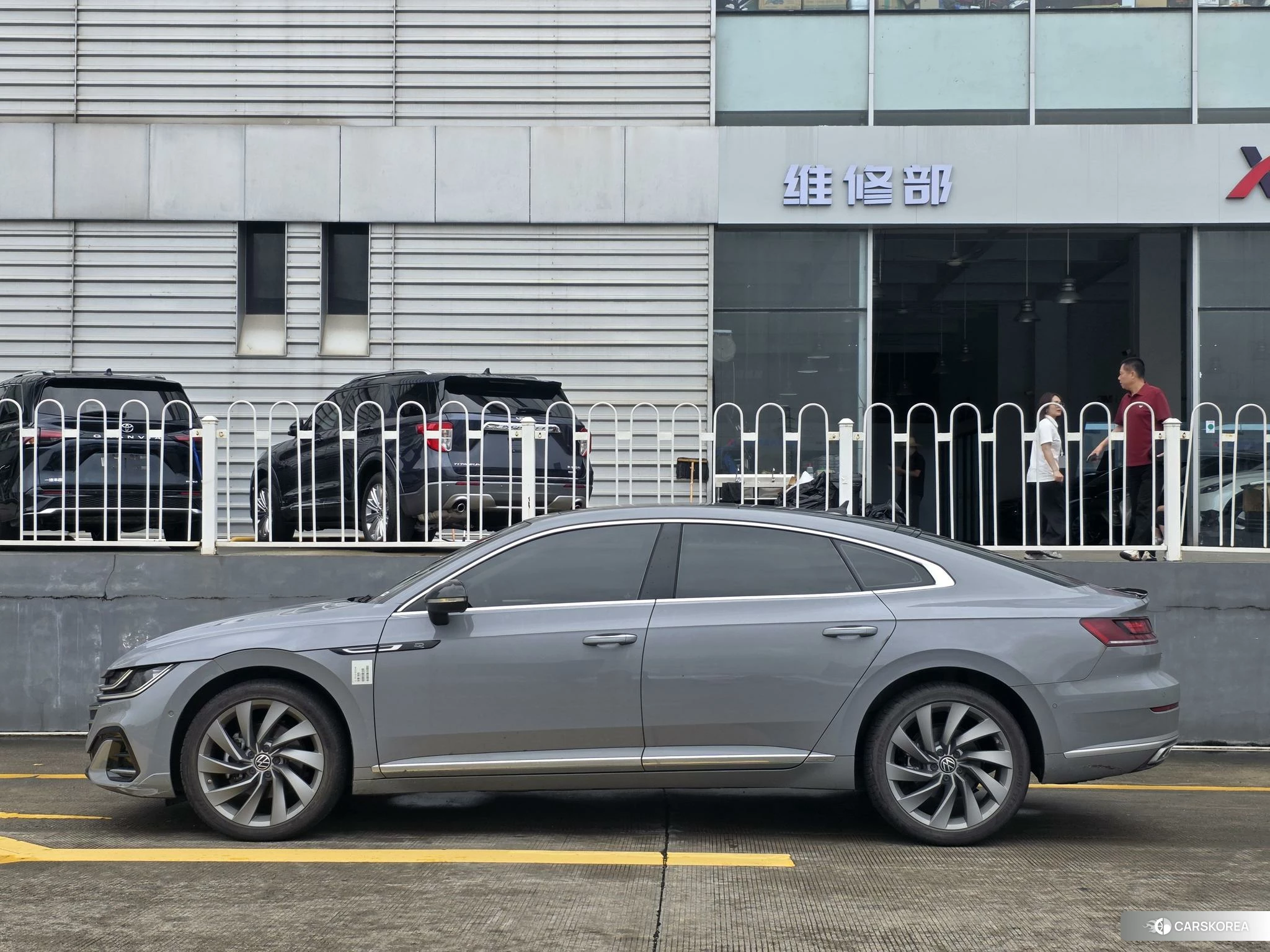 Volkswagen CC 2024 Темно-серый из Китая, фото 3