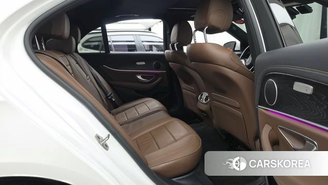 Mercedes-Benz E-Class W213 2023 Белый из Кореи, фото 3