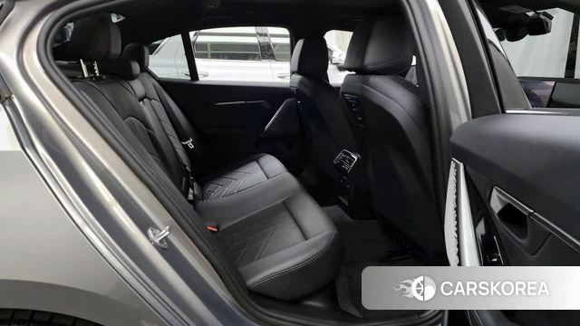 BMW 5 Series (G60) 2025 Песочный из Кореи, фото 3