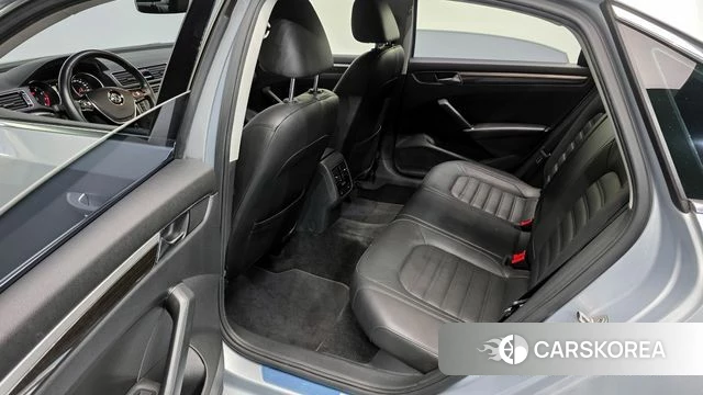 Volkswagen The New Passat 2018 Серебристо-серый из Кореи, фото 3