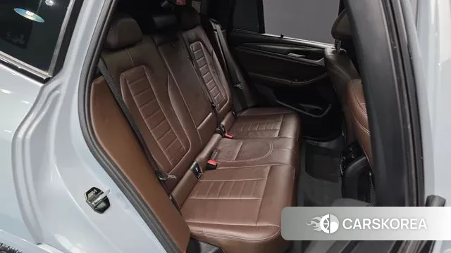 BMW X3 (G01) 2023 Светло-серебряный цвет из Кореи, фото 3