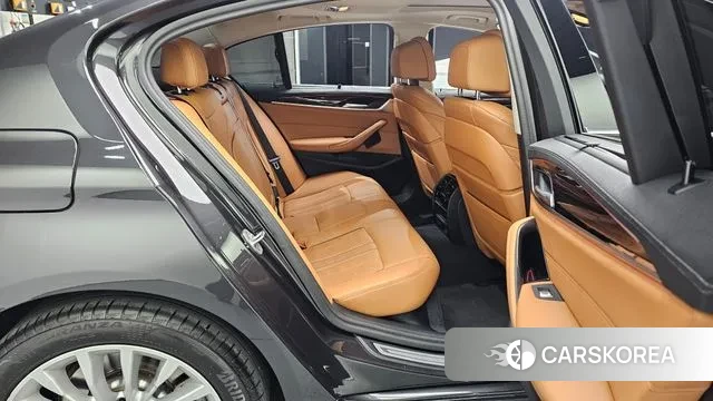 BMW 5 Series (G30) 2023 Серый из Кореи, фото 3