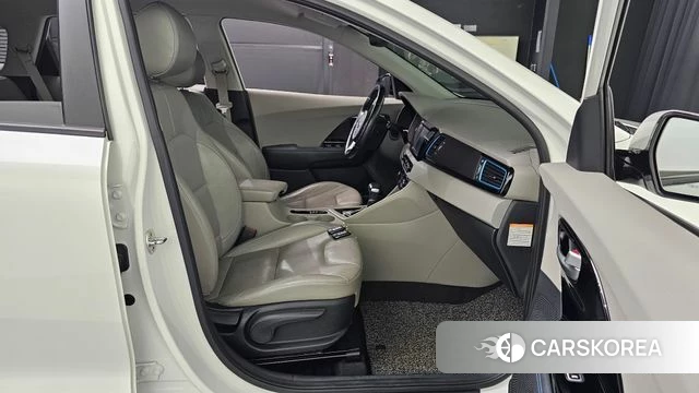 Kia Niro 2018 Белый из Кореи, фото 3