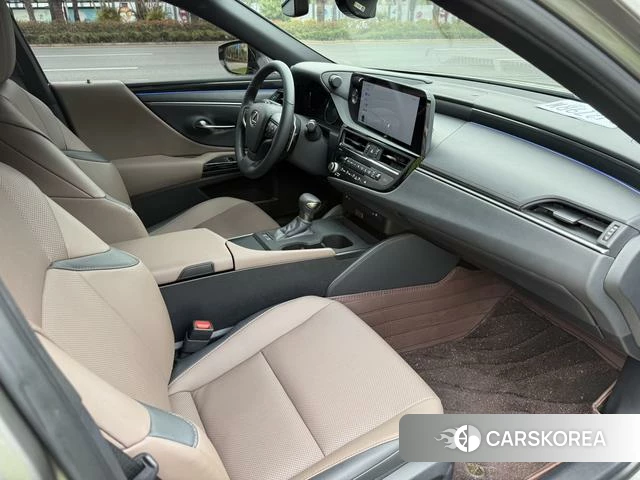 Lexus ES 2024 Темно-серый из Китая, фото 3