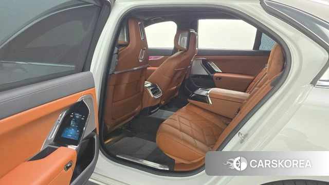BMW 7 Series (G70) 2024 Белый из Кореи, фото 3
