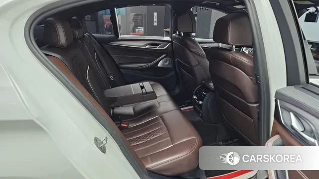 BMW 5 Series (G30) 2018 Белый из Кореи, фото 3