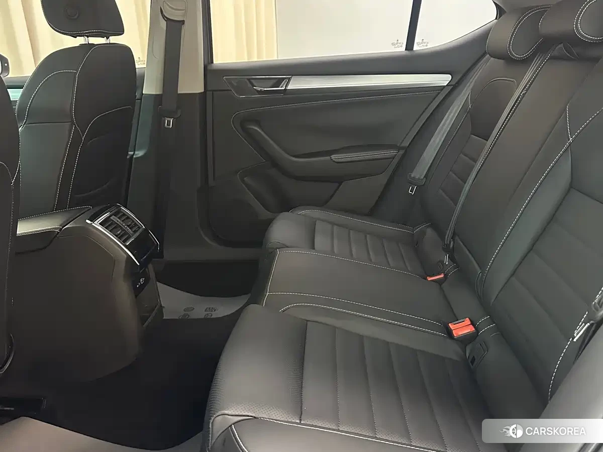 Skoda Superb 2023 Silver/gray из Китая, фото 3