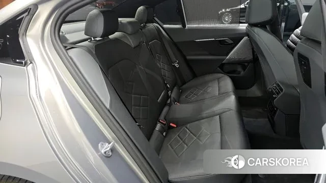 BMW 5 Series (G60) 2025 Серебристо-серый из Кореи, фото 3