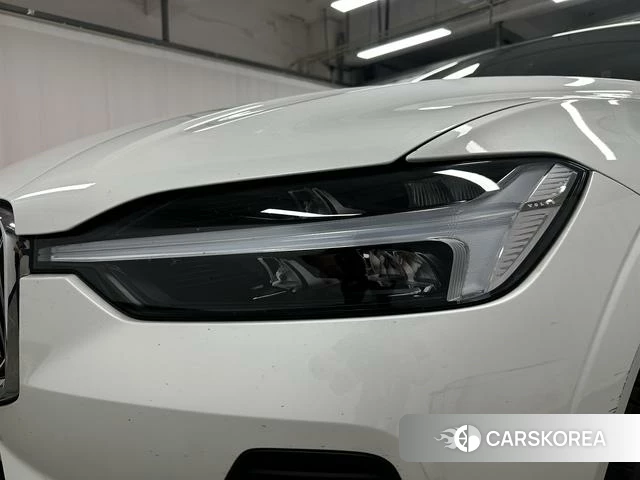 Volvo XC60 2021 Белый из Китая, фото 3