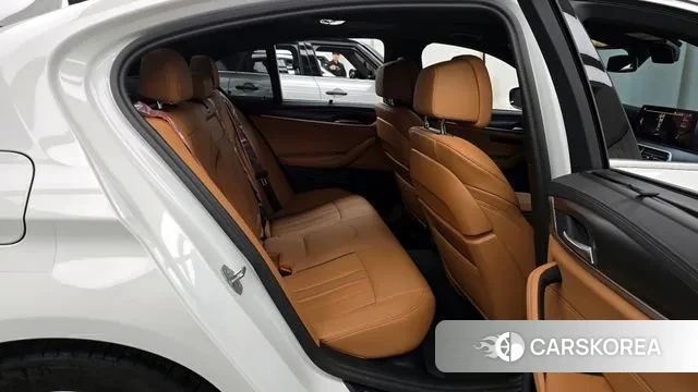 BMW 5 Series (G30) 2023 Белый из Кореи, фото 3