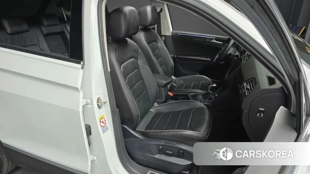 Volkswagen Tiguan second Generation 2022 Белый из Кореи, фото 3