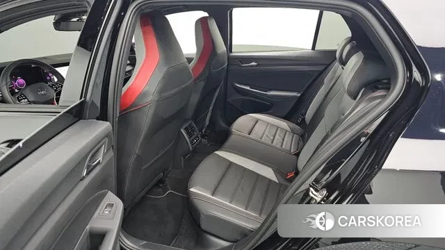 Volkswagen Golf 8th Generation 2024 Черный из Кореи, фото 3