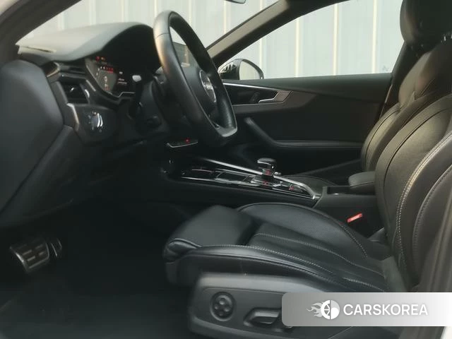 Audi A4L 2023 Белый из Китая, фото 3