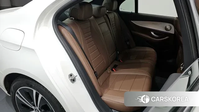 Mercedes-Benz E-Class W213 2021 Белый из Кореи, фото 3