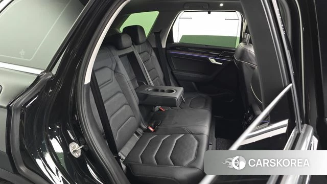 Volkswagen Touareg 3rd generation 2024 Черный из Кореи, фото 3