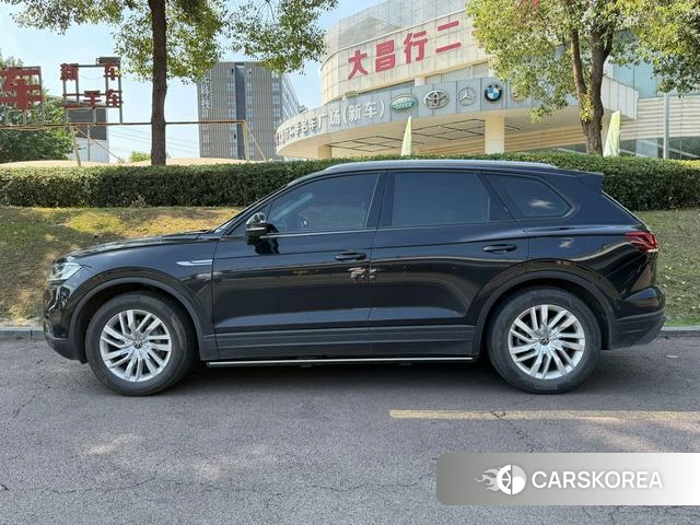 Volkswagen Touareg 2021 Черный из Китая, фото 3