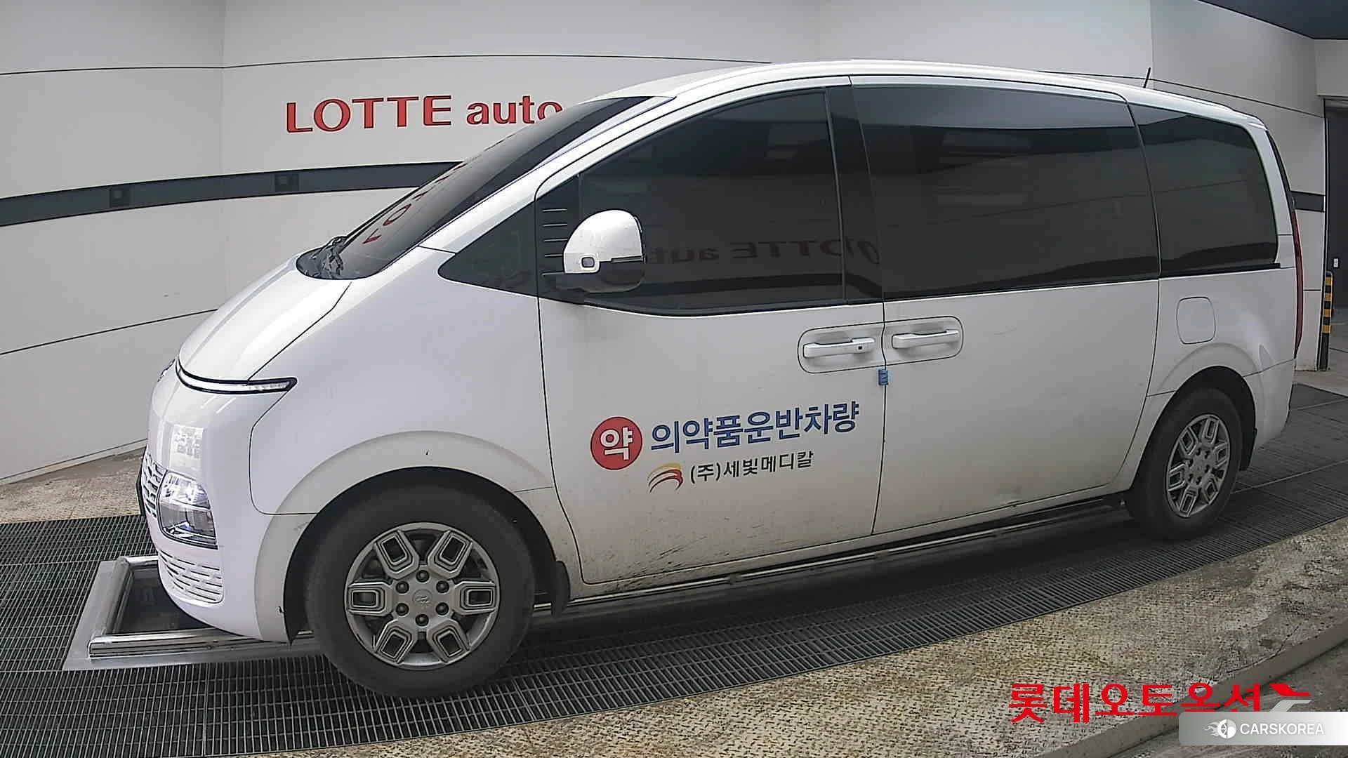 Hyundai Staria 2022 Белый из Кореи, фото 3