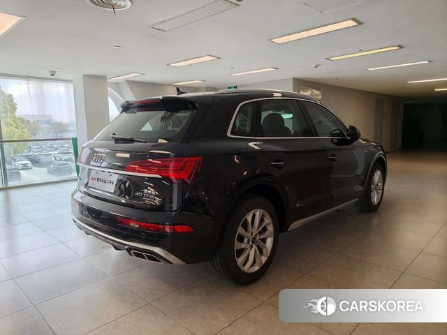 Audi Q5L 2022 Черный из Китая, фото 3