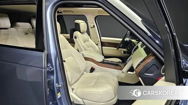 Land Rover Range Rover 4th Generation 2021 Светло-серебряный цвет из Кореи, фото 3