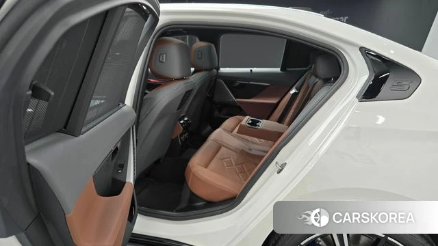 BMW 5 Series (G60) 2023 Белый из Кореи, фото 3