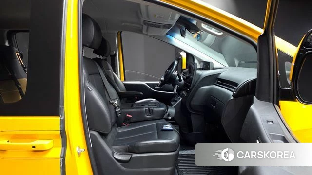 Hyundai Staria 2022 Желтый из Кореи, фото 3