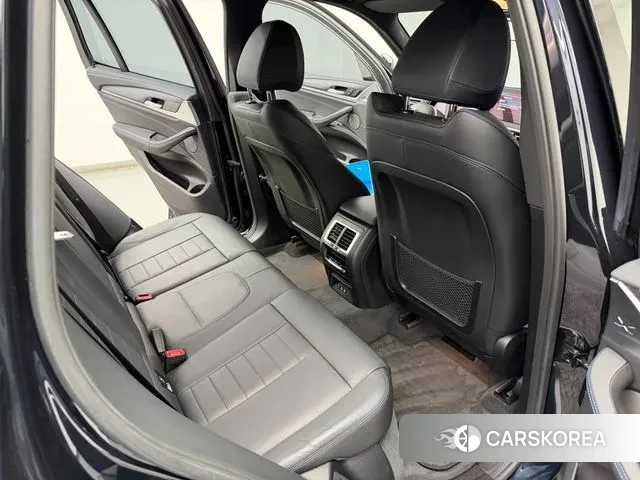 BMW iX3 2023 Черный двухцветный из Кореи, фото 3