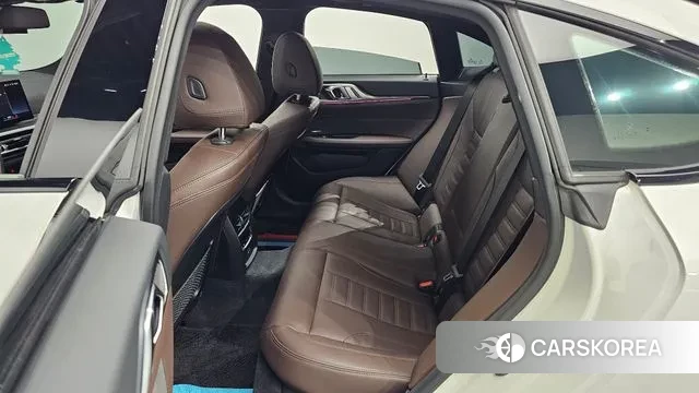 BMW i4 2022 Белый из Кореи, фото 3