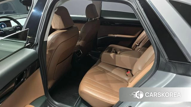 Hyundai Grandeur Hybrid (GN7) 2023 Серебряный из Кореи, фото 3