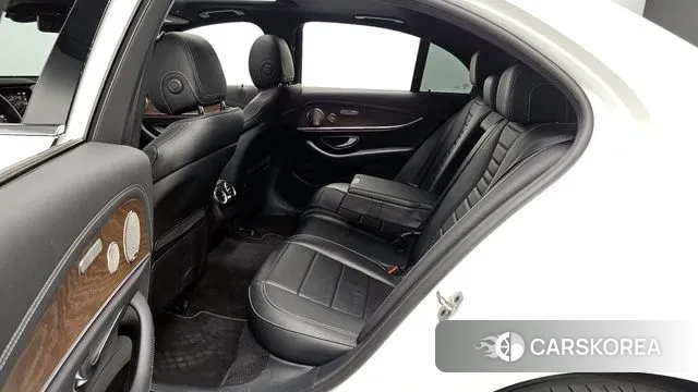 Mercedes-Benz E-Class W213 2022 Белый из Кореи, фото 3